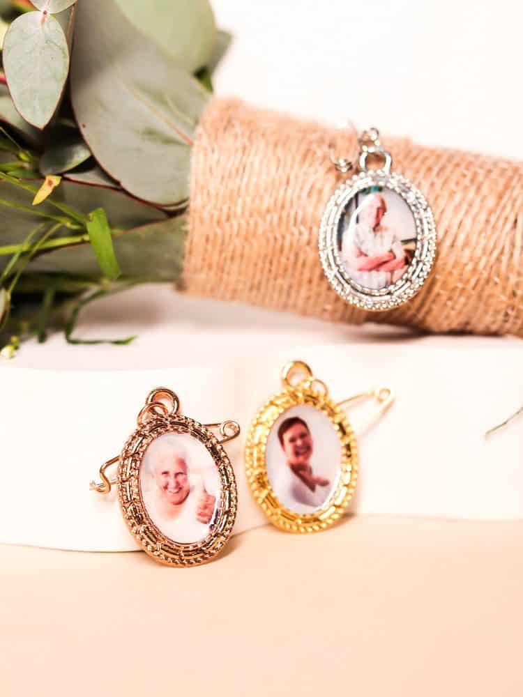 15217865865_relicario_pontilhado_lapela_7812005_3_abce33ca065da2b389a742634faaae17.jpg Relicário Pontilhado Lapela - Imagem 1