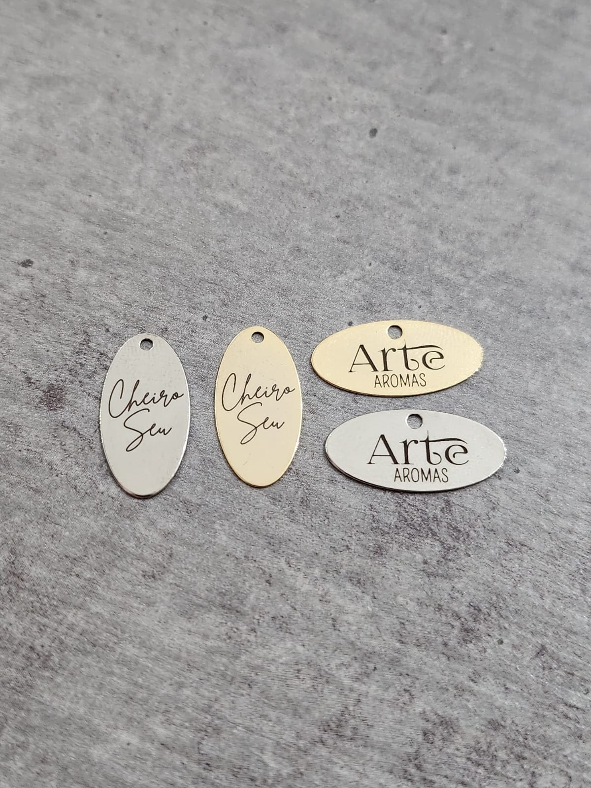 15217867447_etiqueta_oval_2_0x1_0_cm_gravacao_a_laser_150_unidades_7812029_1_b0791c573cfafbe246378d34eb4c22.jpeg Etiqueta Oval 2,0x1,0 cm - Linha Laser - Imagem 1