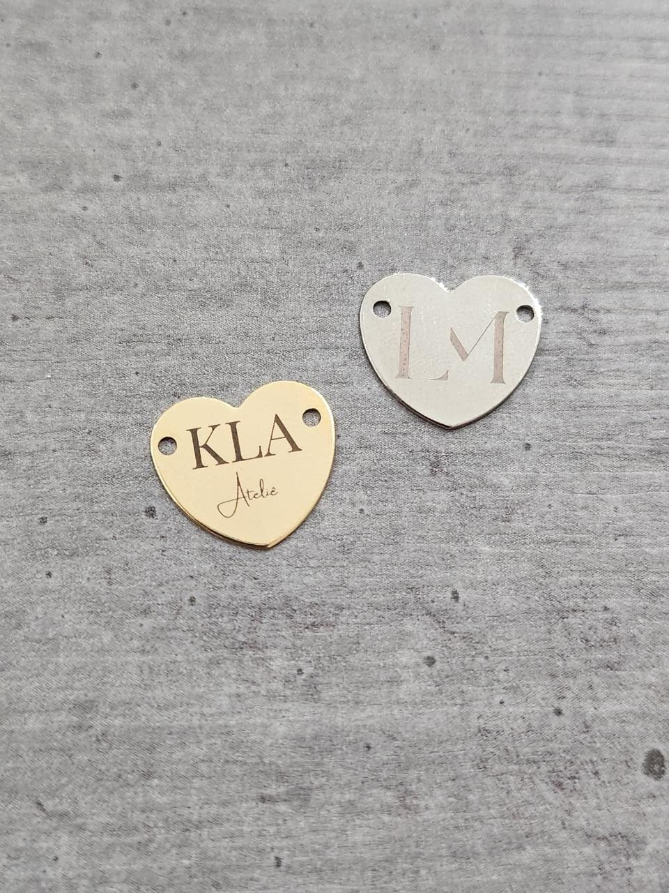 15217868777_etiqueta_coracao_1_5_x_1_4_cm_gravacao_a_laser_150_unidades_7812051_1_696e7e13518507cd51d940d71.jpeg Etiqueta Coração 1,5 x 1,4 cm - Linha Laser - Imagem 1