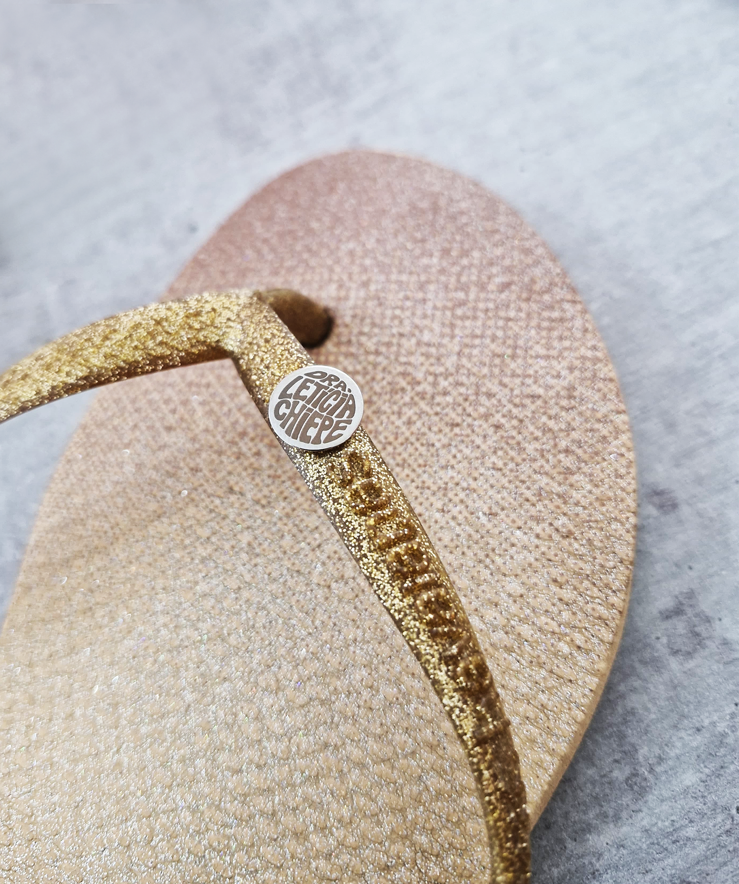 Sem Título-32332223 Pin de chinelo 1,2 cm - Linha Laser - à partir de 40 unidades - Imagem 1