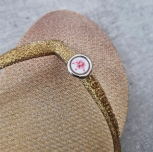 Pin de chinelo 1,5 cm - Linha Resina - à partir de 50 unidades