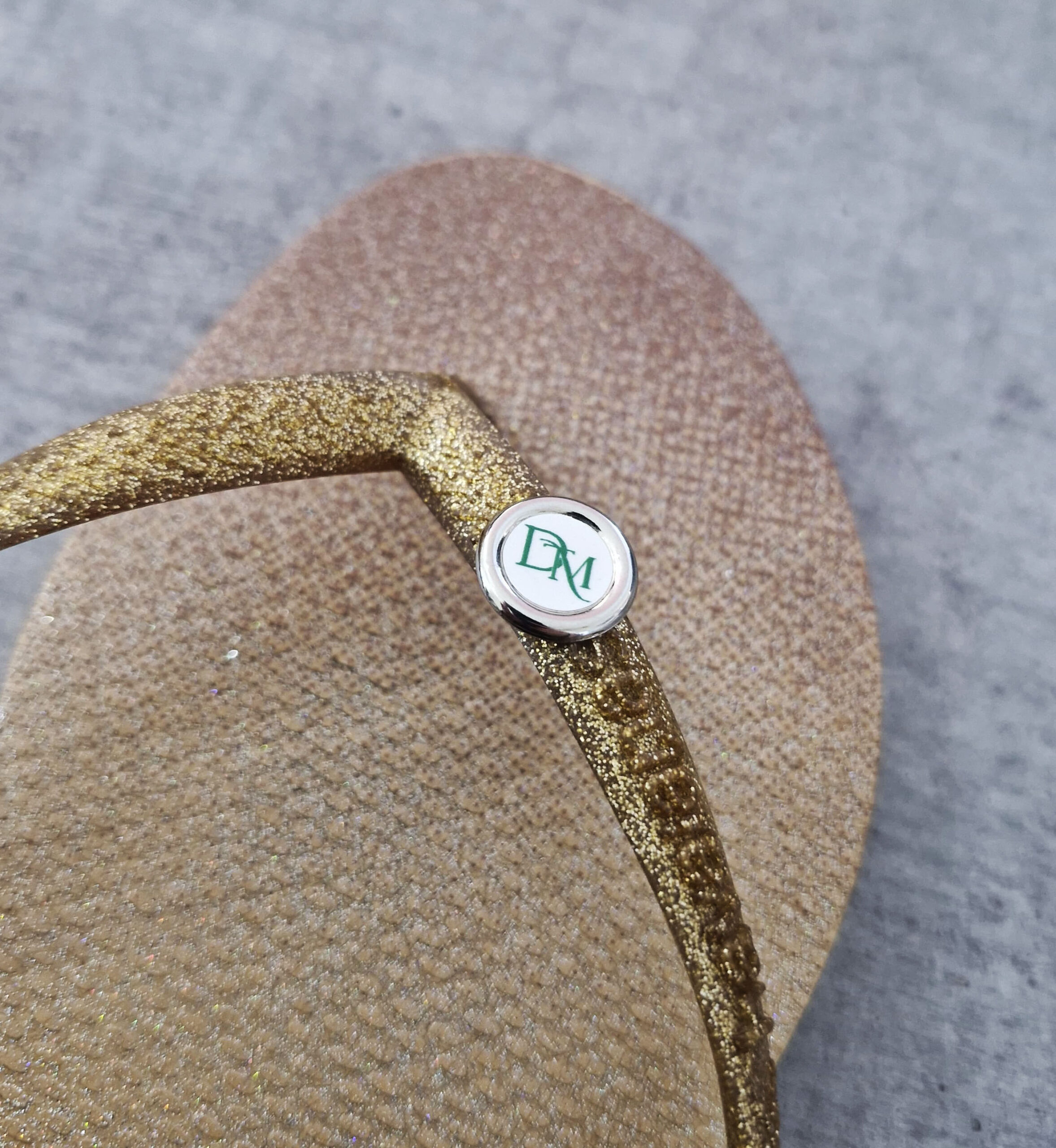 resina - prateado (1) Pin de chinelo 1,5 cm - Linha Resina - à partir de 30 unidades - Imagem 1