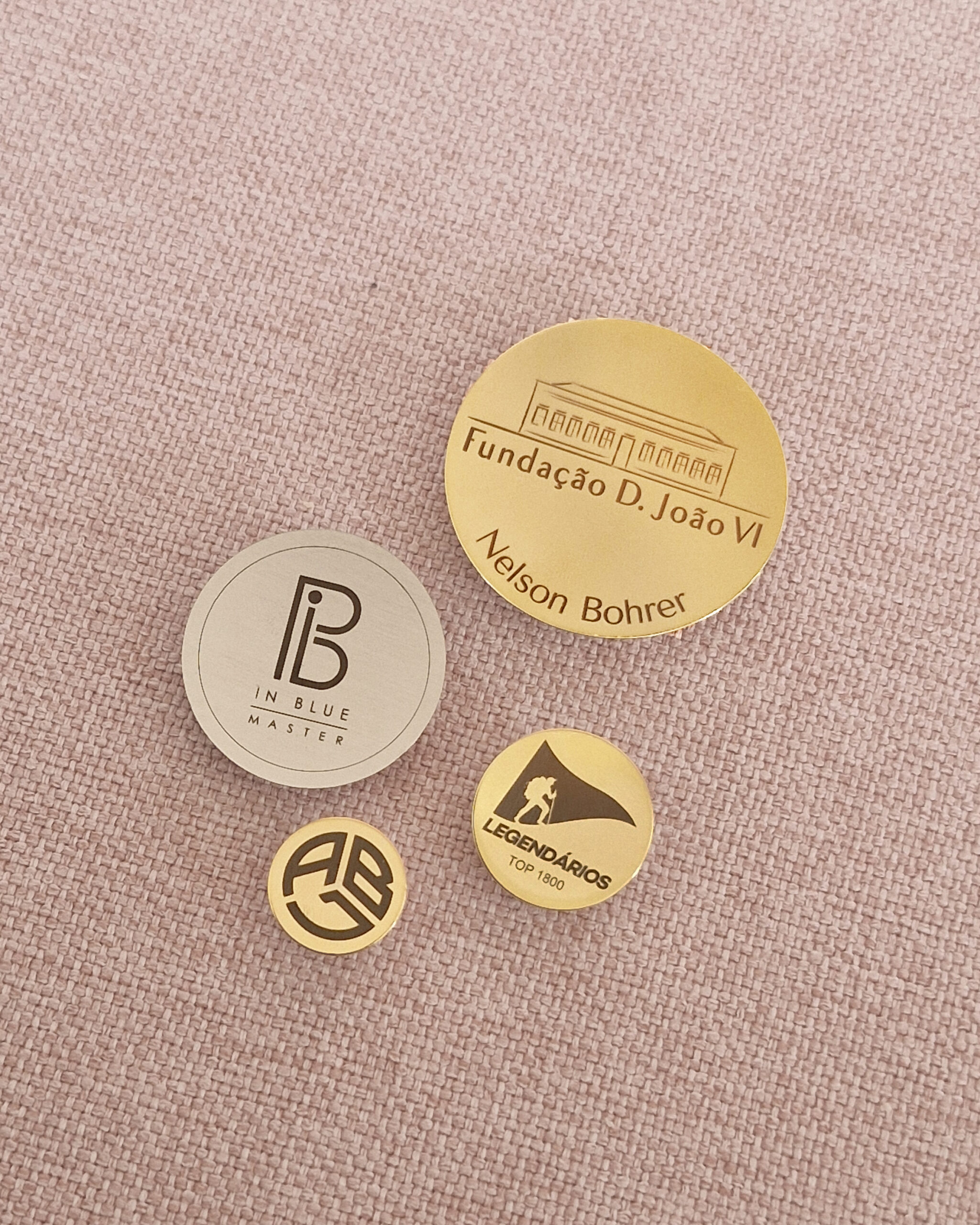- todos juntos Broche Personalizado com gravação à laser - à partir de 1 unidade - Imagem 1