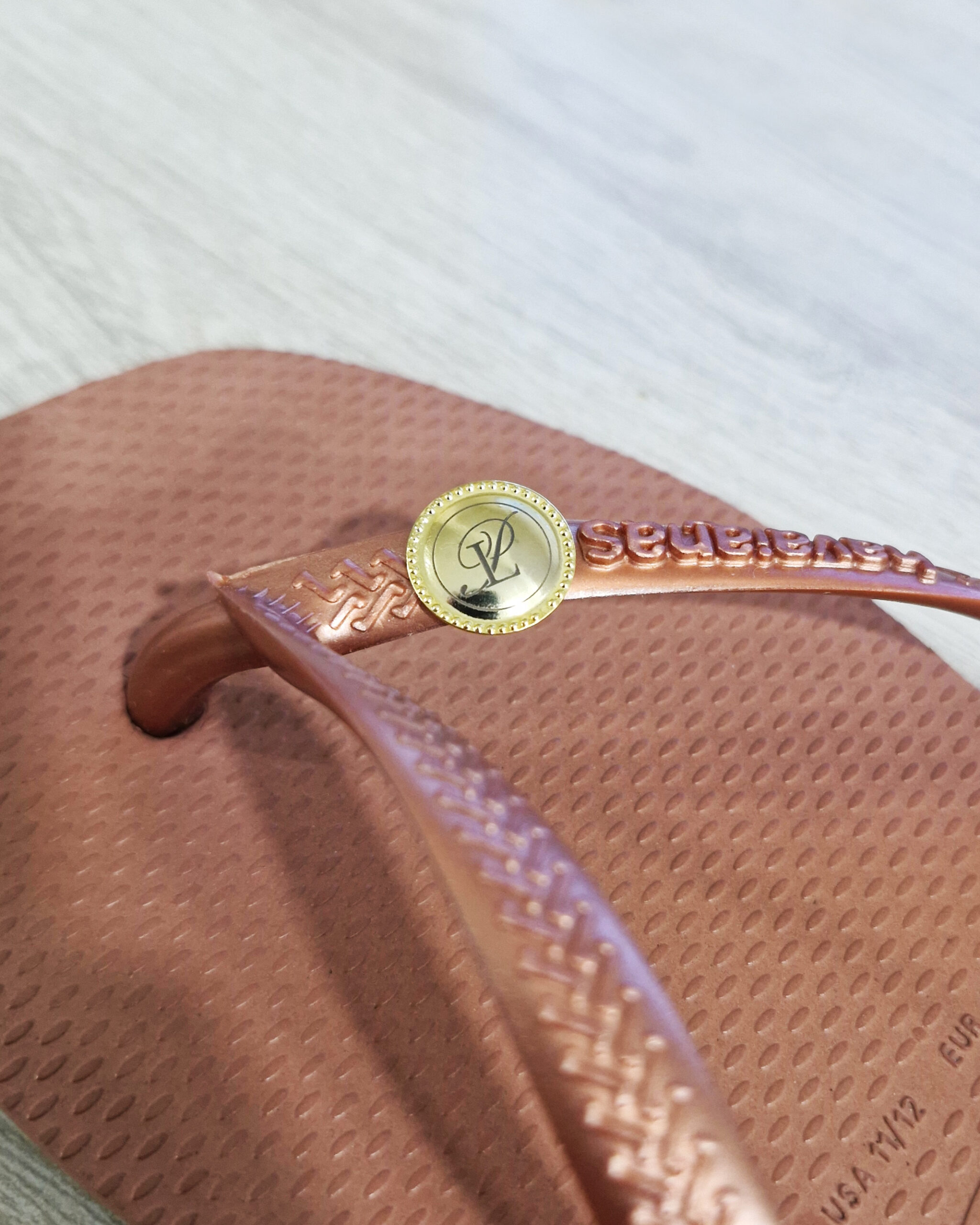 boleado - dourado Pin de chinelo Boleado 1,6 cm - Linha Laser - Imagem 1